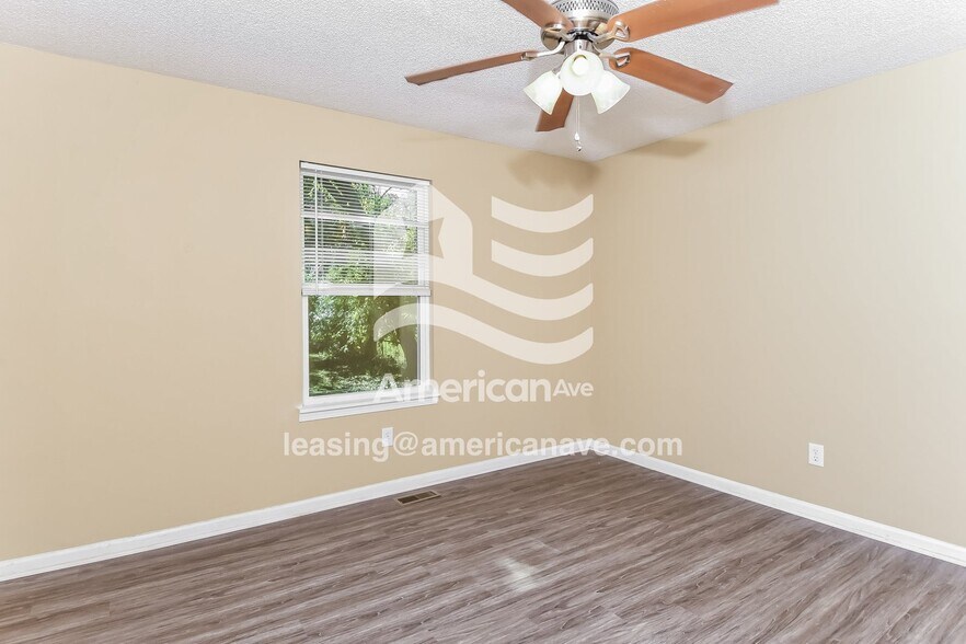 Building Photo - 7352 Pinedale Dr