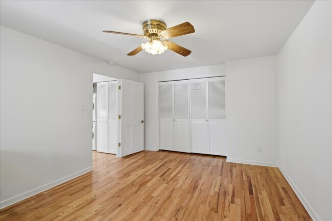 Building Photo - 3bd/1.75ba Shoreline Home
