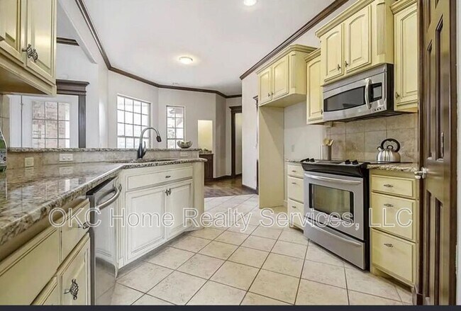 Building Photo - 1216 NW 190th Pl