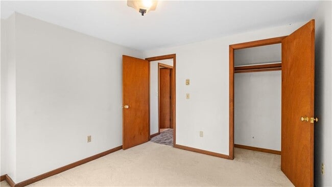 Building Photo - 78 Independence Ct