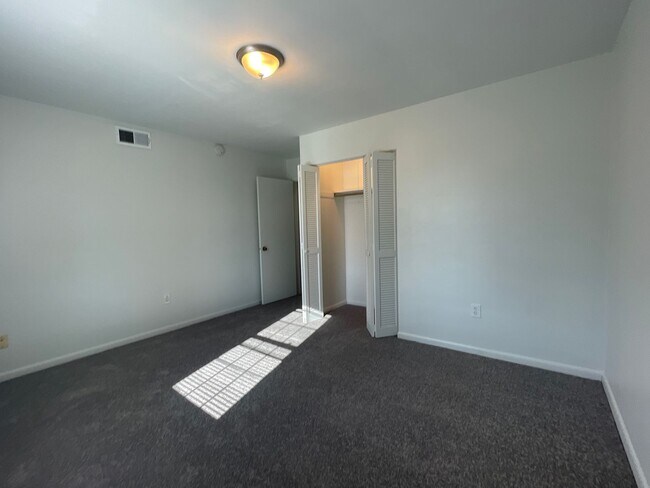 Building Photo - 6491 Carefree Ln