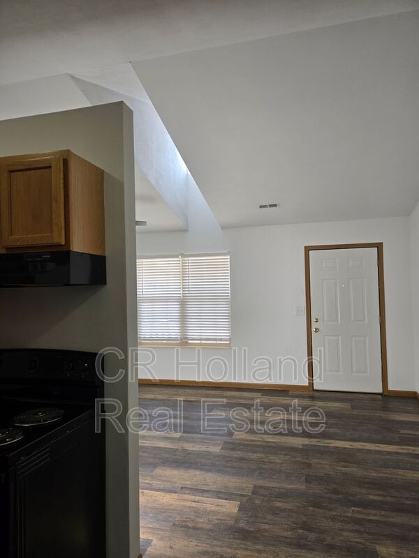 Building Photo - 1690 Shadow Ridge Ct