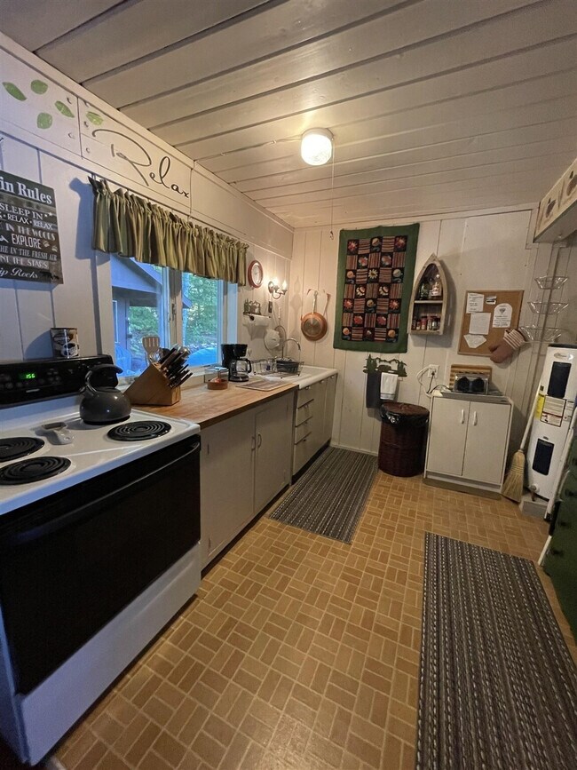 Building Photo - 689 Peabody Pond Rd