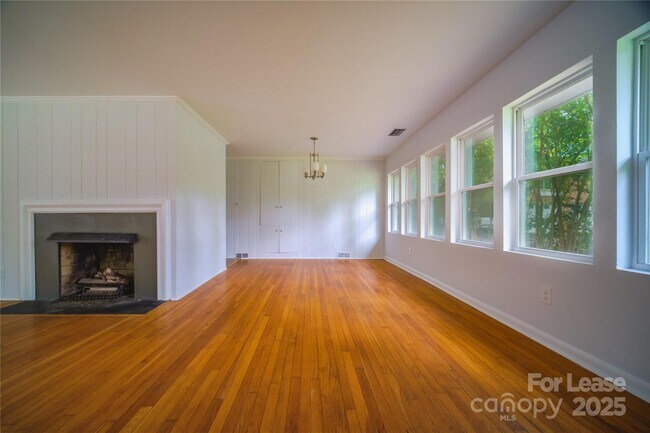 Building Photo - 1123 Lynbrook Dr