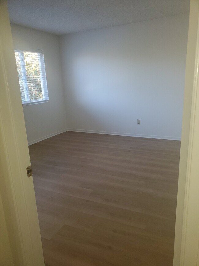 Building Photo - 3704 Promontory St
