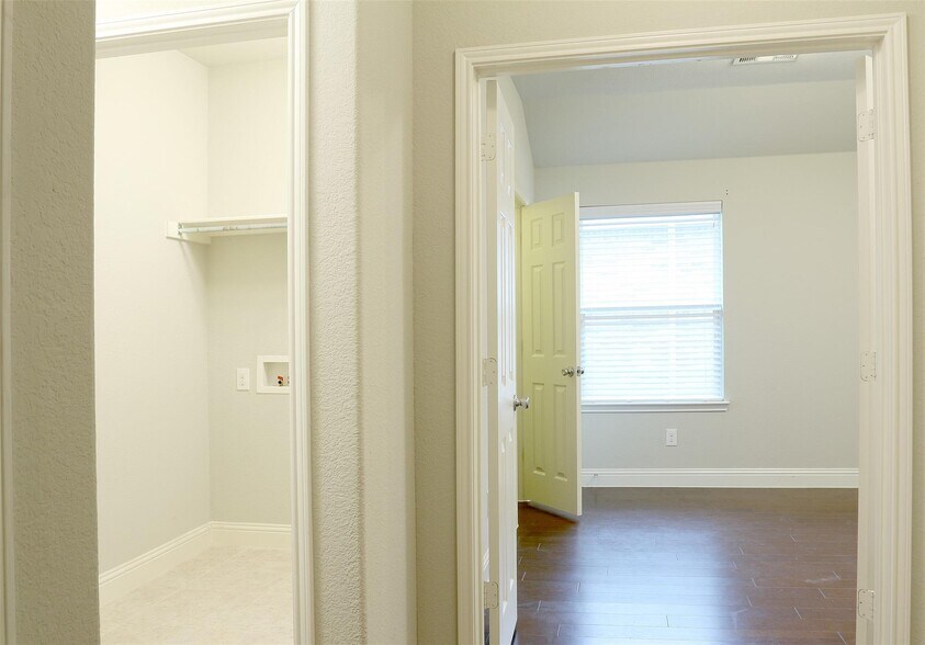 Building Photo - 1108 Kingston Ct