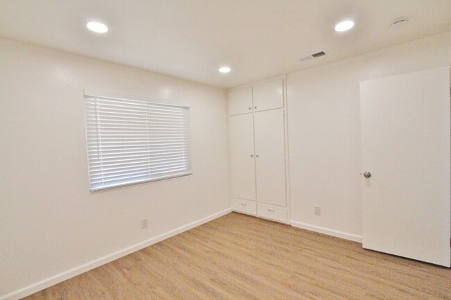 Building Photo - $3,990 - GORGEOUS FOUR BEDROOM HOME IN NOR...