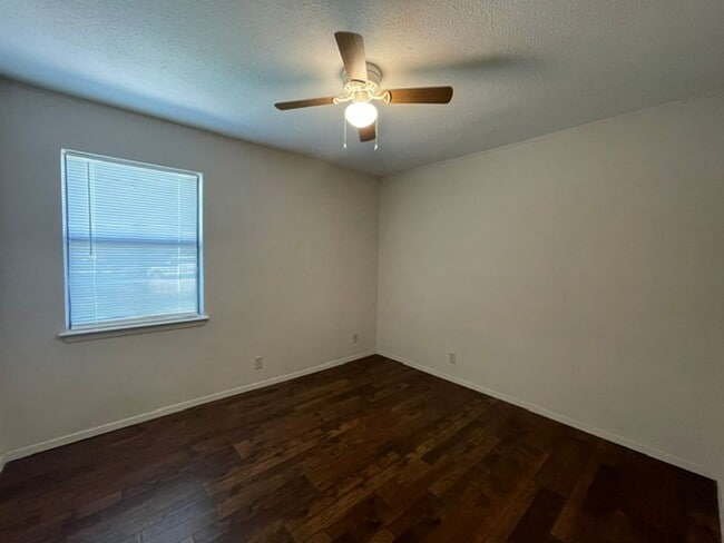 Building Photo - 7536 Meadowlark Ln N