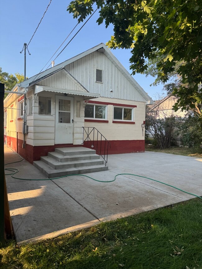 Building Photo - 3550 E 109 N