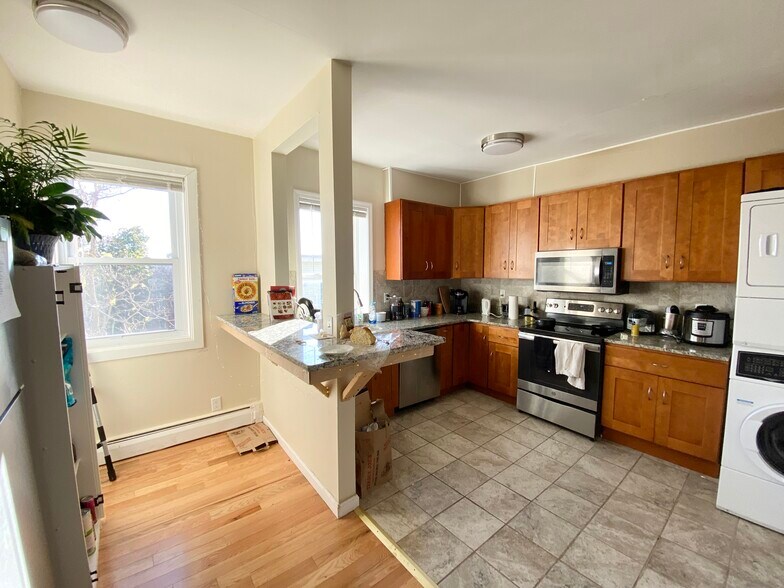 Building Photo - 6 Bickford Ave