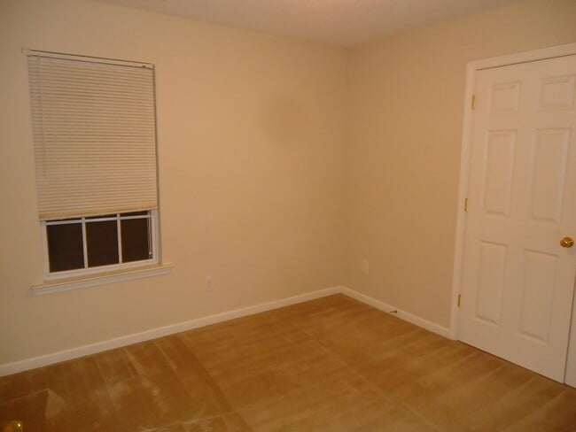 Building Photo - 2203 Oak Stream Ln