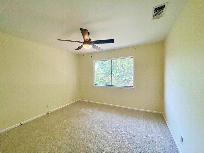 Building Photo - Move-In Special. 1 Month Free Rent with a 12-month lease