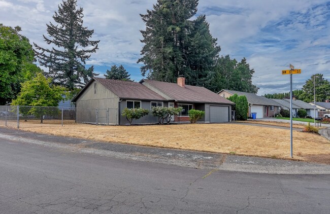 Building Photo - Lake Shore 3 Bedroom- Single Level!