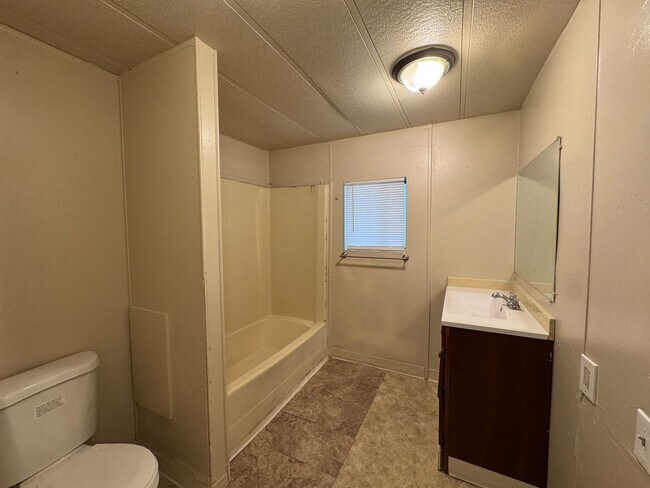 Building Photo - 416 Monterey St