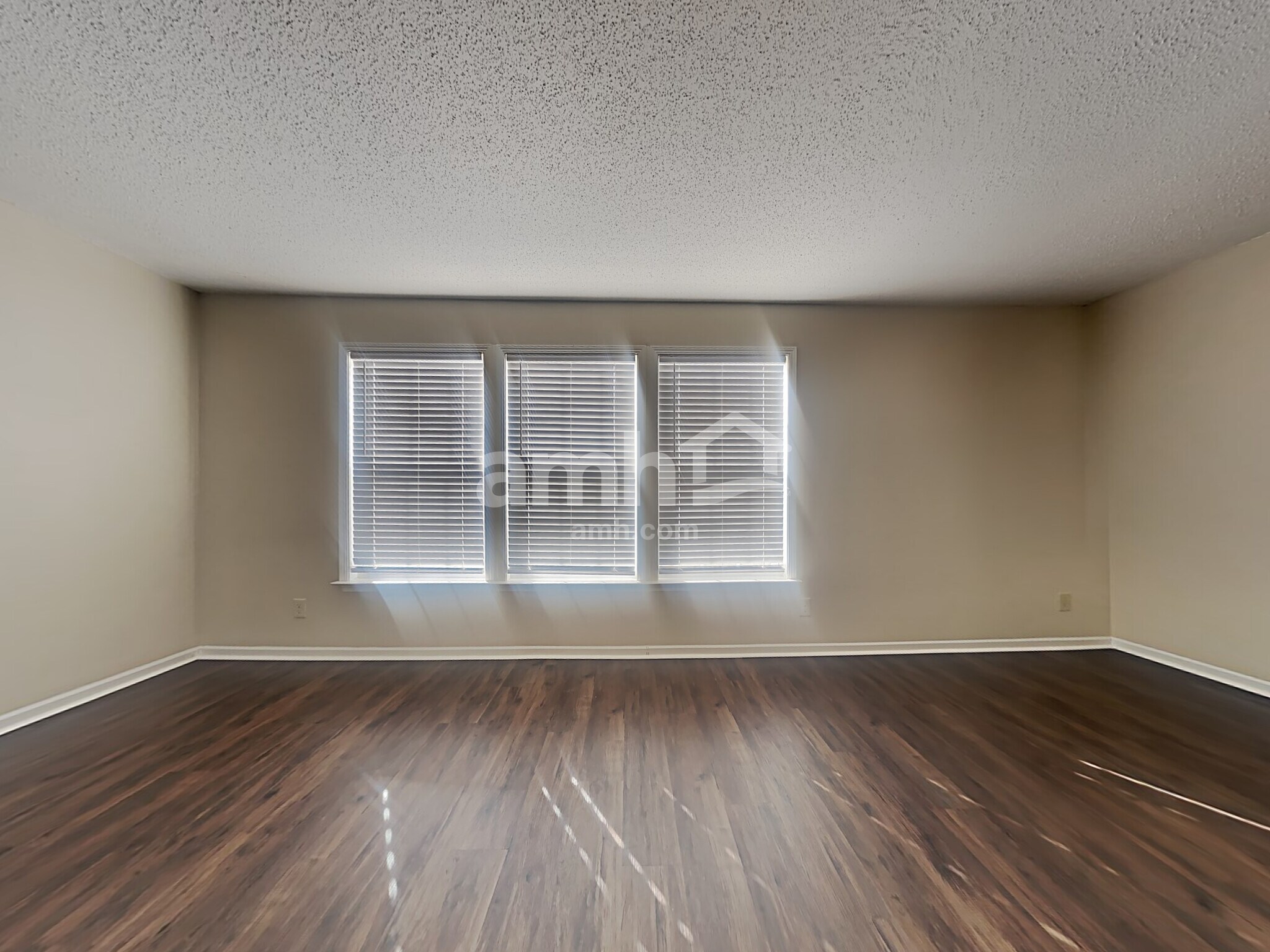 Building Photo - 2957 Seasons Dr