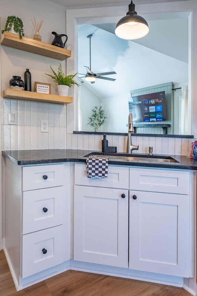 Building Photo - 18 Huntcliff Dr