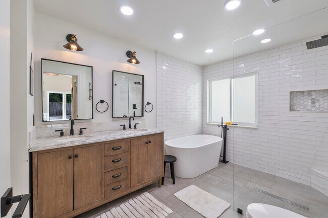 Building Photo - 6755 NW 75th Pl