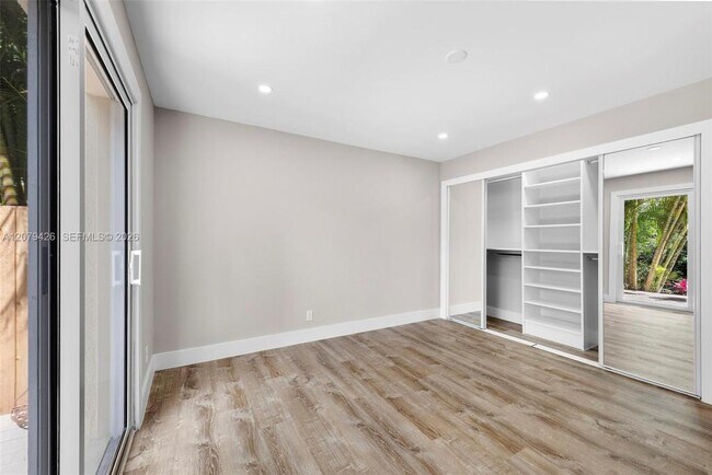 Building Photo - 1400 NE 54th St