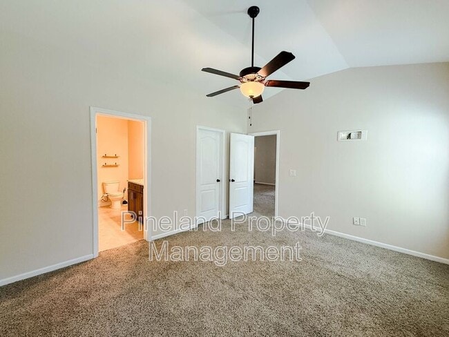 Building Photo - 728 Roanoke Dr