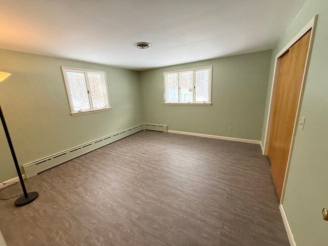 Building Photo - 1090 Pleasant St