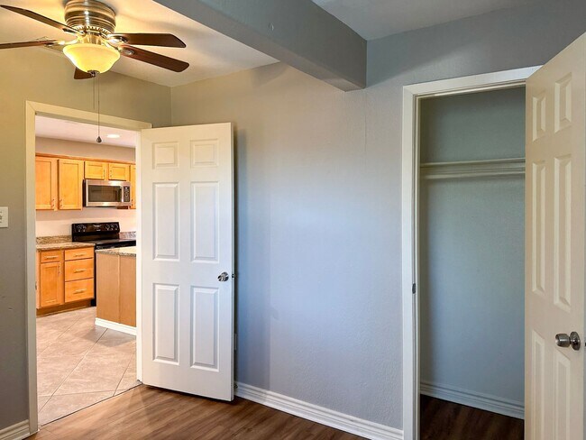 Building Photo - 4 Bedroom / 2 Bath / 2 Car Garage