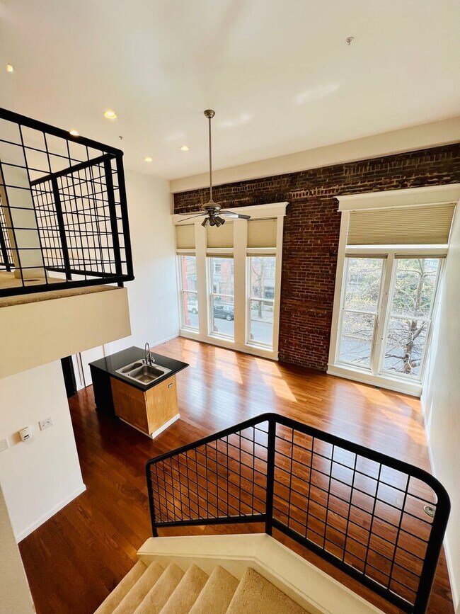 Building Photo - Belltown Loft Condo