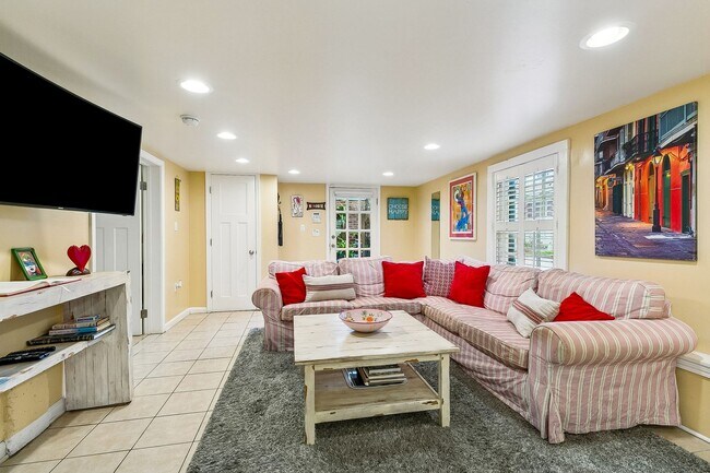 Building Photo - 3BD/3BA Unit on Corner Lot in Treme
