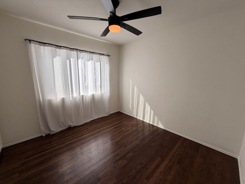 Building Photo - Charming 3BD Pool Home in Van Nuys | 2-Car Garage + Washer/Dryer + Central A/C