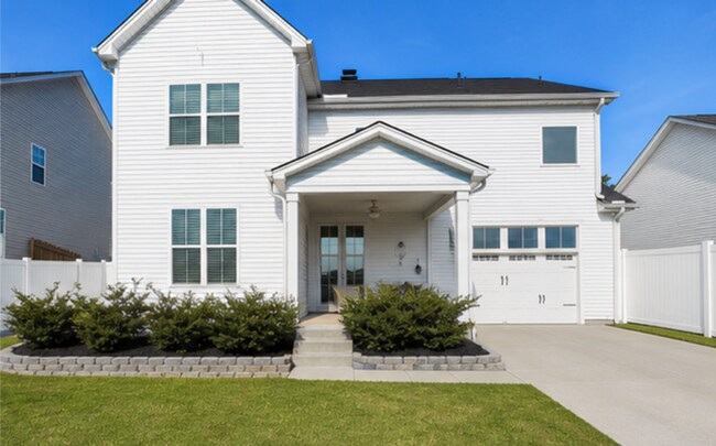 Building Photo - Spacious Living in Greenville