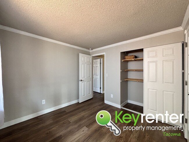 Building Photo - Stylishly Updated Lakewood Home in Seclude...