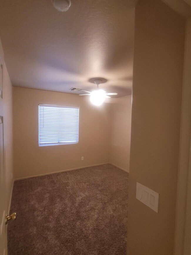 Building Photo - 16377 W Cottonwood St