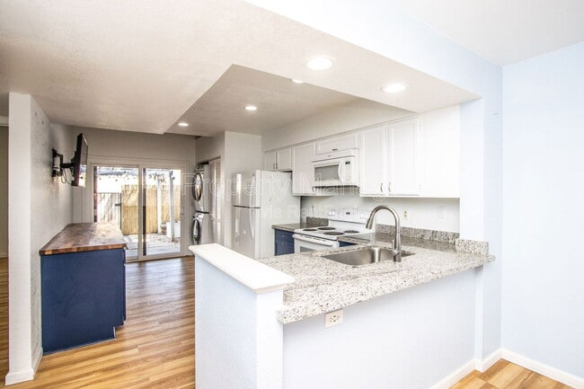 Building Photo - 1718 S Longmore