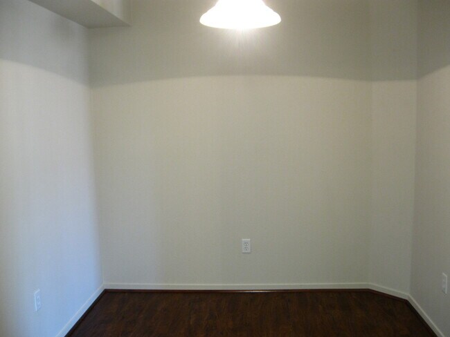 Building Photo - R2100