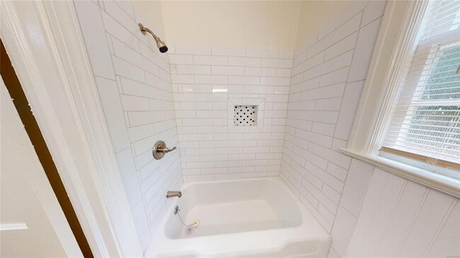 Building Photo - 603 Hubbard Ave