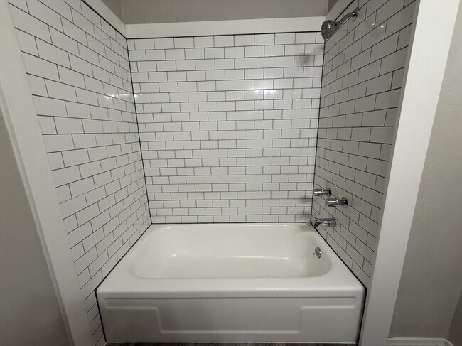 Building Photo - 5303 E 32nd Pl