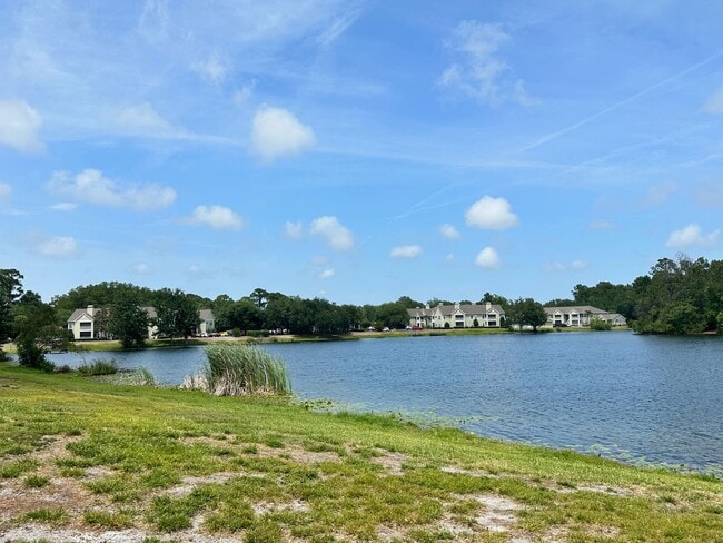 Building Photo - Gorgeous 2 bed/2 bath located in gated community!