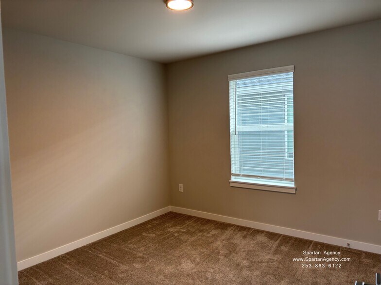 Building Photo - 507 15th St SE