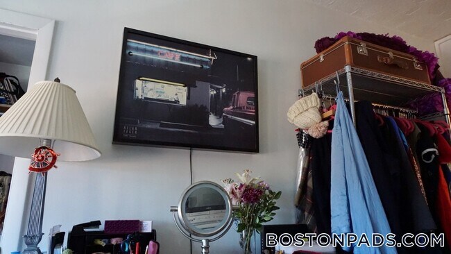 Building Photo - 248 Newbury St