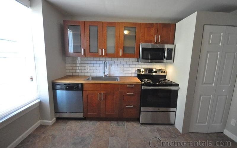 Building Photo - 452 W 3rd Ave