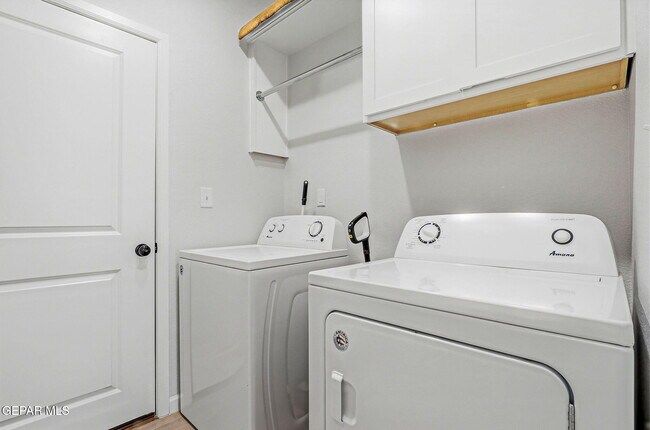 Building Photo - 6556 Ta Suil Pl