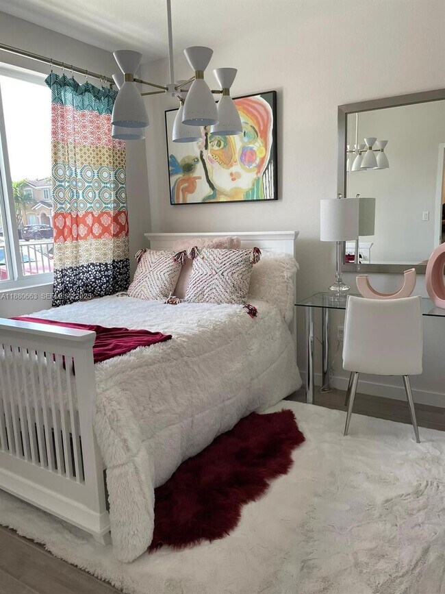 Building Photo - 2423 SE 11th St