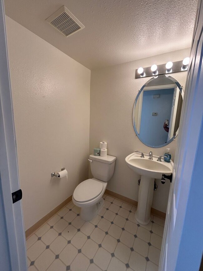 Building Photo - Large Ocean Pointe Home with In-Law Suite,...