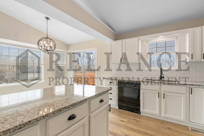 Building Photo - 215 Peachwood Dr