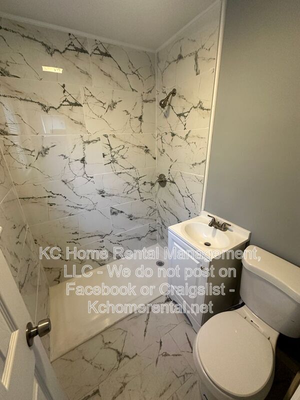 Building Photo - 2002 E 35th St