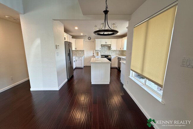 Building Photo - Beautifully Remodeled 4 Bed Home with Loft + Prime Location
