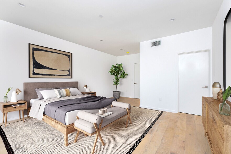 Building Photo - 2015 S Redondo Blvd