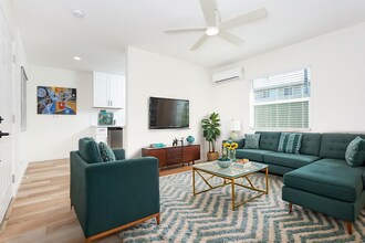 Building Photo - COMING SOON!!! $1000 OFF Move In Special!!...