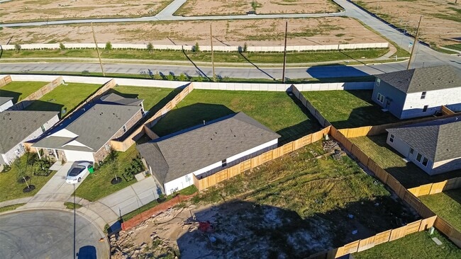 Building Photo - 26703 Willow Ln