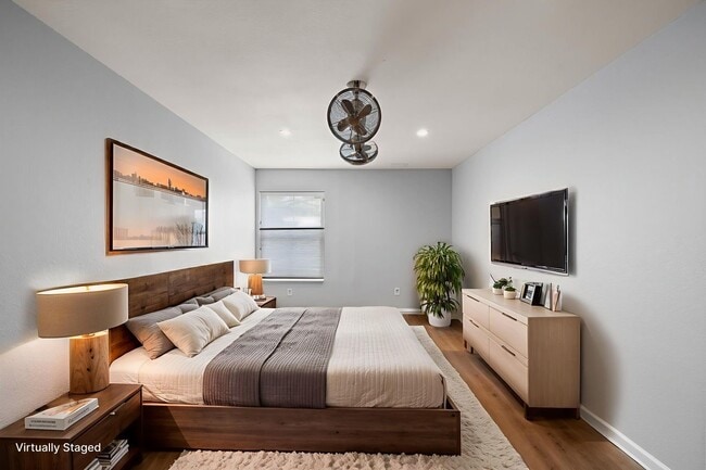 Building Photo - 8954 Chatsworth Dr