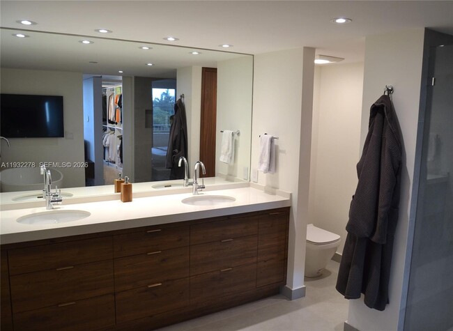 Building Photo - 11113 Biscayne Blvd